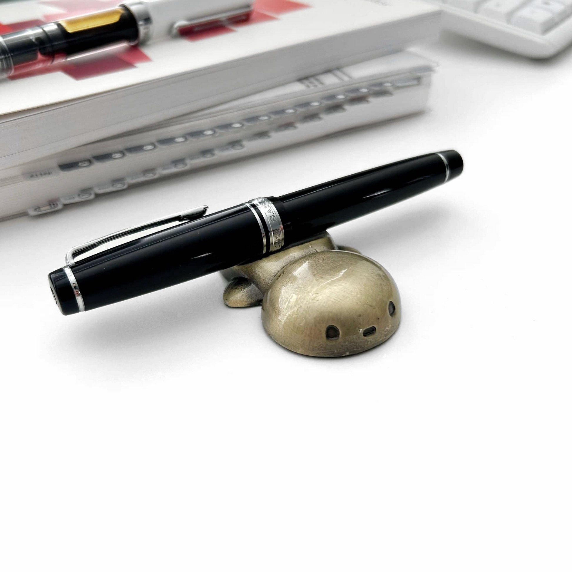 Misfit Desk Blob - Pen Rest (1 per customer)