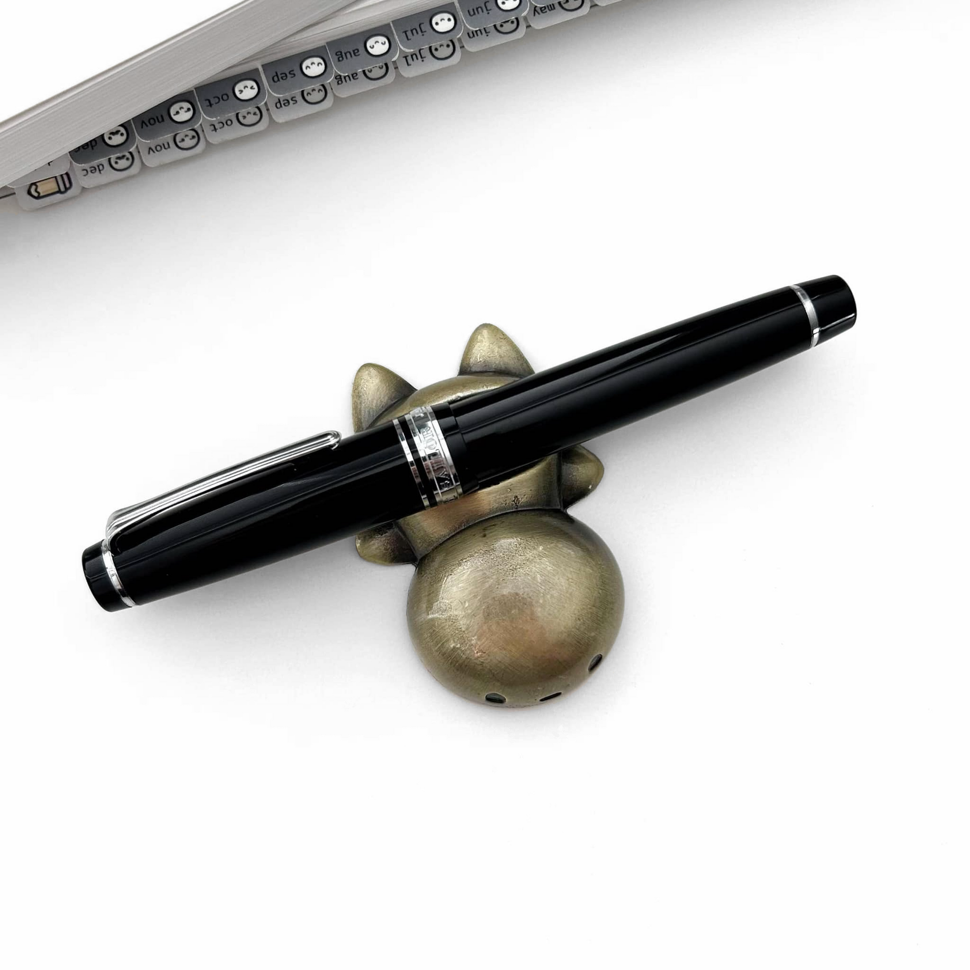 Misfit Desk Blob - Pen Rest (1 per customer)